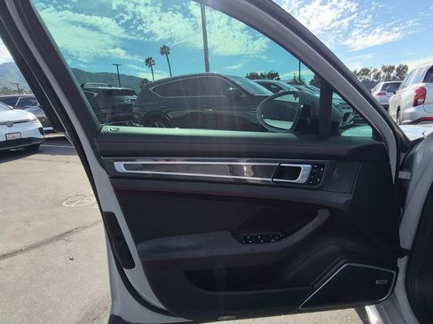 Used 2019 Porsche Panamera GTS image 10