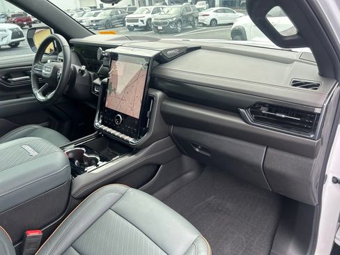 Used 2025 GMC Yukon AT4 w/ AT4 Premium Plus Package AWD/4WD image 40