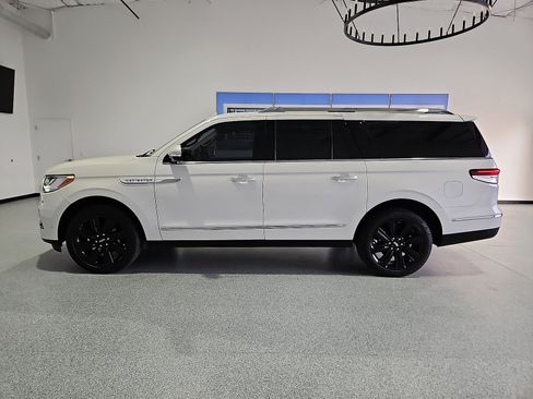 Used 2024 Lincoln Navigator L Reserve AWD/4WD image 5