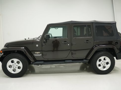 Used 2013 Jeep Wrangler Unlimited Sahara AWD/4WD image 7