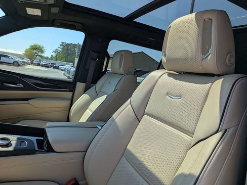 Certified 2024 Cadillac Escalade ESV Premium Luxury image 11