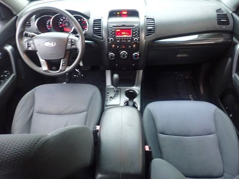 Used 2012 Kia Sorento LX w/ Convenience Pkg FWD image 11