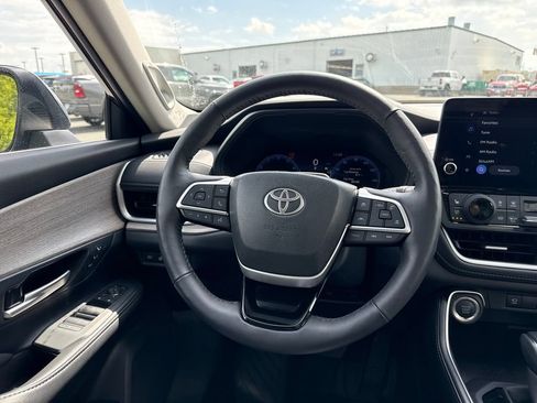 Used 2025 Toyota Grand Highlander AWD image 17