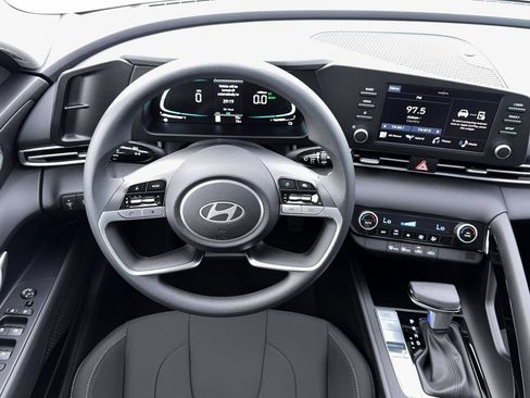 Certified 2026 Hyundai Elantra Hybrid FWD image 17