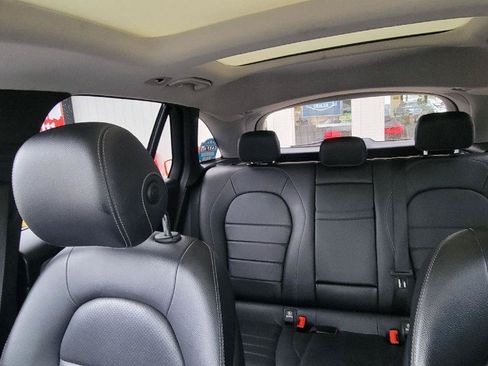 Used 2019 Mercedes-Benz GLC 300 w/ Premium Package image 27