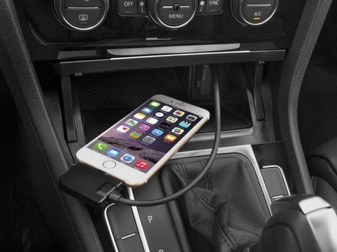 Used 2016 Volkswagen Golf S image 13