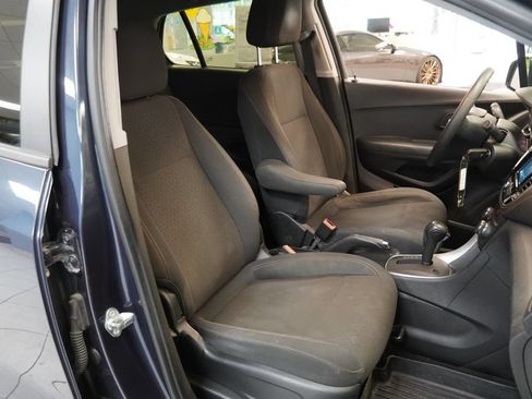 Used 2018 Chevrolet Trax LS FWD image 24