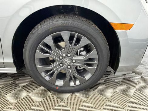 New 2026 Honda Odyssey Touring image 14