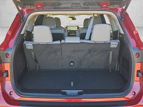 Used 2025 Toyota Highlander Limited FWD image 6
