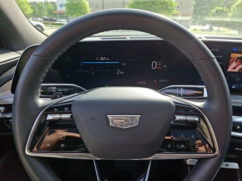 Used 2024 Cadillac Lyriq Luxury AWD/4WD image 20