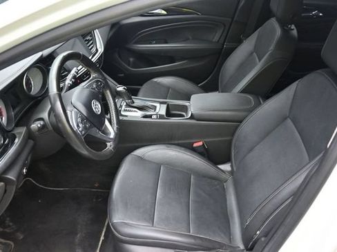 Used 2018 Buick Regal Essence w/ Driver Confidence Package #1 AWD/4WD image 20