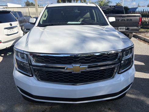 Used 2018 Chevrolet Suburban LT image 2