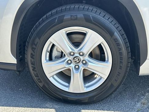 Used 2023 Toyota Highlander LE image 22