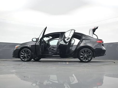 Used 2024 Toyota Corolla SE FWD image 34