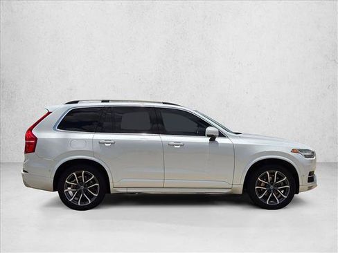 Used 2016 Volvo XC90 T6 Momentum w/ Momentum Plus Package AWD/4WD image 4