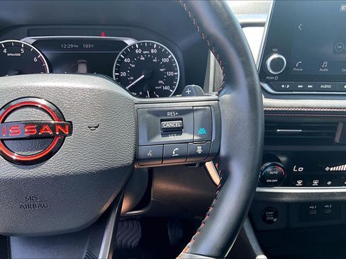 Used 2025 Nissan Rogue SV AWD/4WD image 24