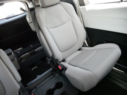 Certified 2026 Toyota Sienna LE FWD image 14