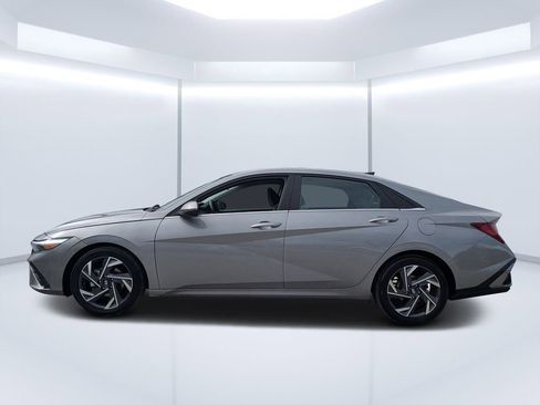 Used 2025 Hyundai Elantra Limited FWD image 7