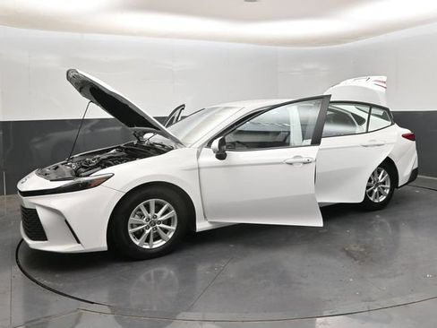 Used 2025 Toyota Camry LE FWD image 29