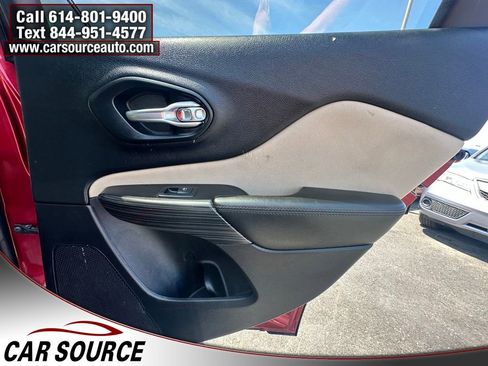 Used 2017 Jeep Cherokee Latitude w/ Safety/Convenience Group AWD/4WD image 17