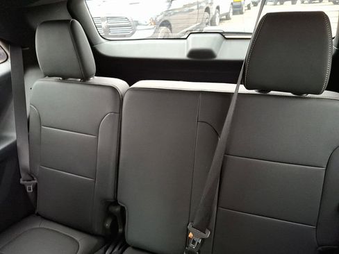 Used 2023 Chevrolet Traverse LT image 11