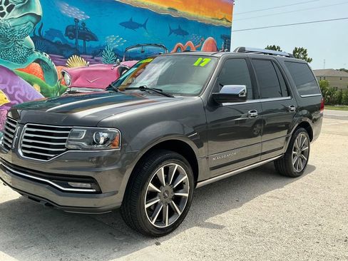 Used 2017 Lincoln Navigator Reserve image 1