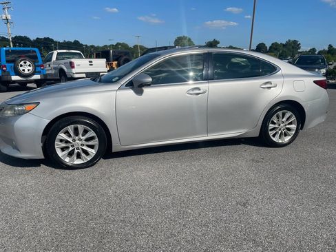 Used 2013 Lexus ES 300h w/ Luxury Pkg FWD image 6
