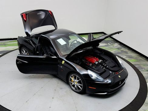 Used 2010 Ferrari California RWD image 30