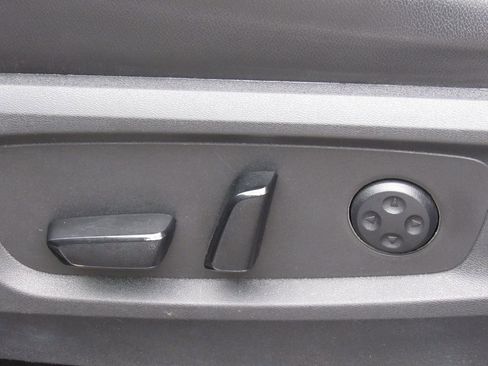 Used 2022 Nissan Pathfinder SL AWD/4WD image 12