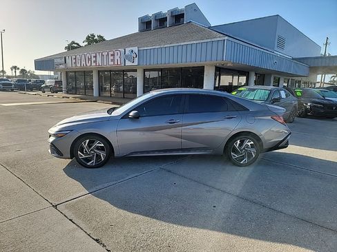 Used 2025 Hyundai Elantra Sport w/ Cargo Package image 2
