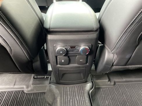 Used 2022 Ford Explorer XLT w/ Equipment Group 202A image 28