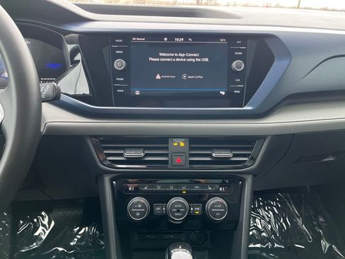 Certified 2024 Volkswagen Taos SE image 14