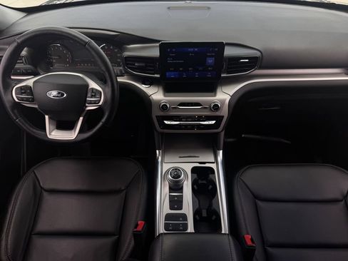 Used 2022 Ford Explorer XLT w/ Equipment Group 202A image 11