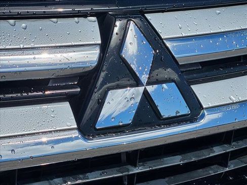 Used 2018 Mitsubishi Outlander SEL image 5