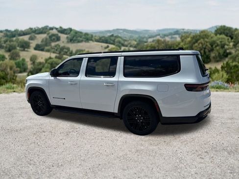 Used 2024 Jeep Wagoneer L Series II AWD/4WD image 7