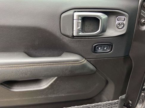 Used 2025 Jeep Wrangler Sahara image 16