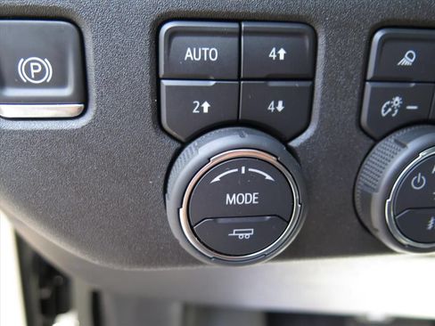 Used 2025 Chevrolet Silverado 1500 High Country AWD/4WD image 16