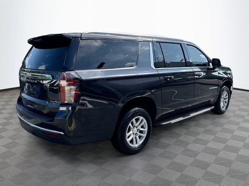 Used 2023 Chevrolet Suburban LT w/ Luxury Package RWD image 6