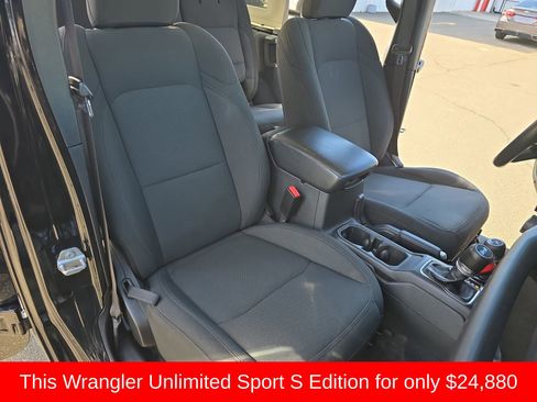 Used 2022 Jeep Wrangler Unlimited Sport image 17