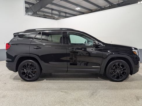 Used 2020 GMC Terrain SLE w/ Driver Convenience Package AWD/4WD image 2