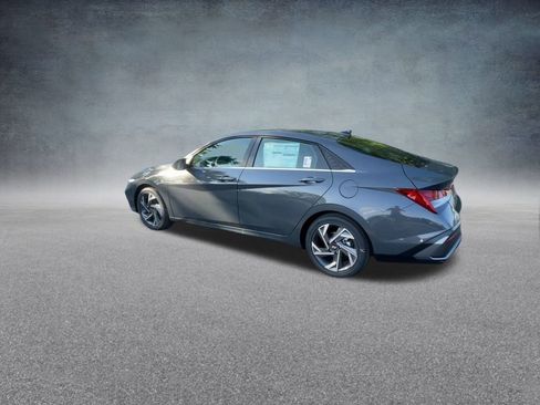 New 2025 Hyundai Elantra Limited image 15