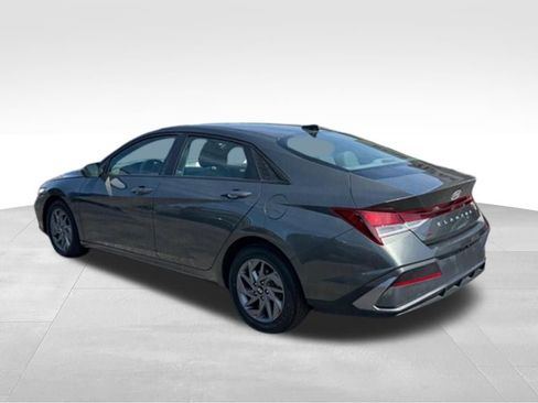 Used 2024 Hyundai Elantra SEL FWD image 4