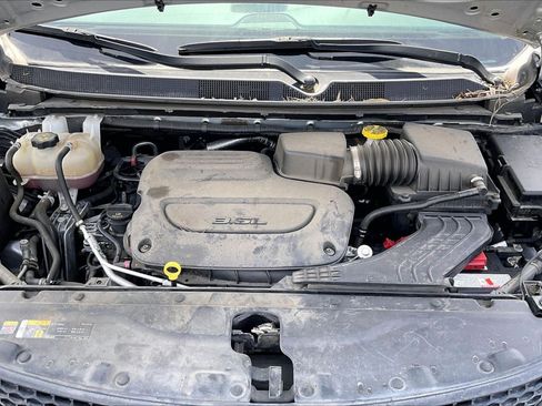 Used 2023 Chrysler Voyager LX FWD image 10