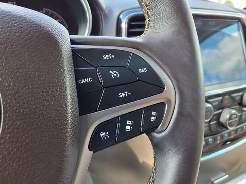 Used 2020 Jeep Grand Cherokee Overland RWD image 17
