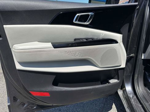 Used 2024 Kia Carnival EX FWD image 13