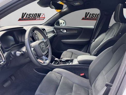 Used 2023 Volvo C40 P8 Recharge Ultimate image 9