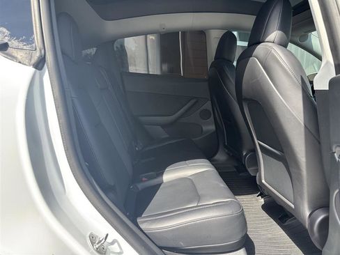 Used 2022 Tesla Model Y Performance AWD/4WD image 16