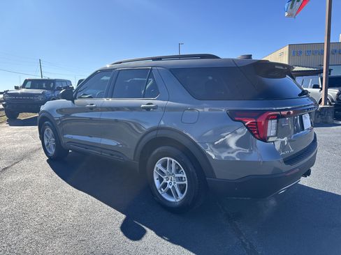 New 2026 Ford Explorer Active w/ Active Comfort Package image 7