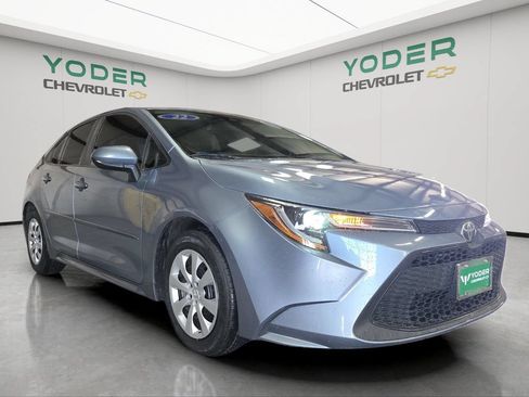 Used 2022 Toyota Corolla LE FWD image 2