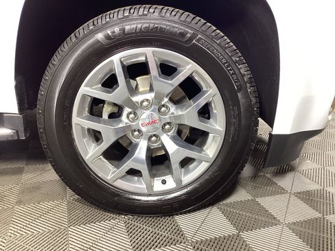 Used 2019 GMC Yukon XL SLT w/ Open Road Package AWD/4WD image 7
